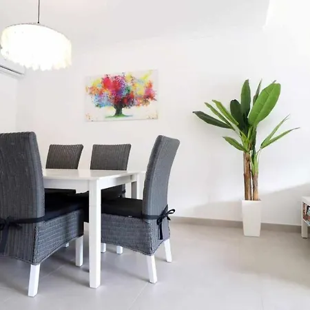 Charm & Pool And Beach & Wi-fi & Bbq & Golf & Albufeira Olhos de Agua (Albufeira)