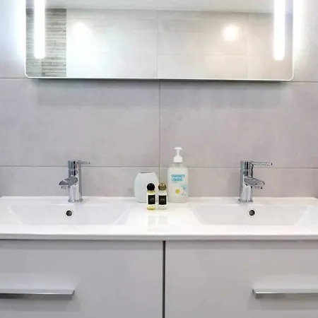 Villa Charm & Pool And Beach & Wi-fi & Bbq & Golf & Albufeira