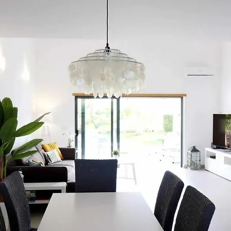 Charm & Pool And Beach & Wi-fi & Bbq & Golf & Albufeira Olhos de Agua (Albufeira)