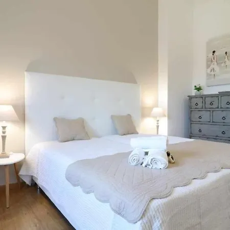 Charm & Pool And Beach & Wi-fi & Bbq & Golf & Albufeira Olhos de Agua (Albufeira)