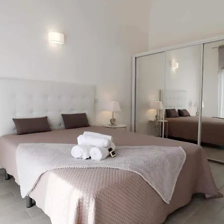ヴィラ Charm & Pool And Beach & Wi-fi & Bbq & Golf & Albufeira